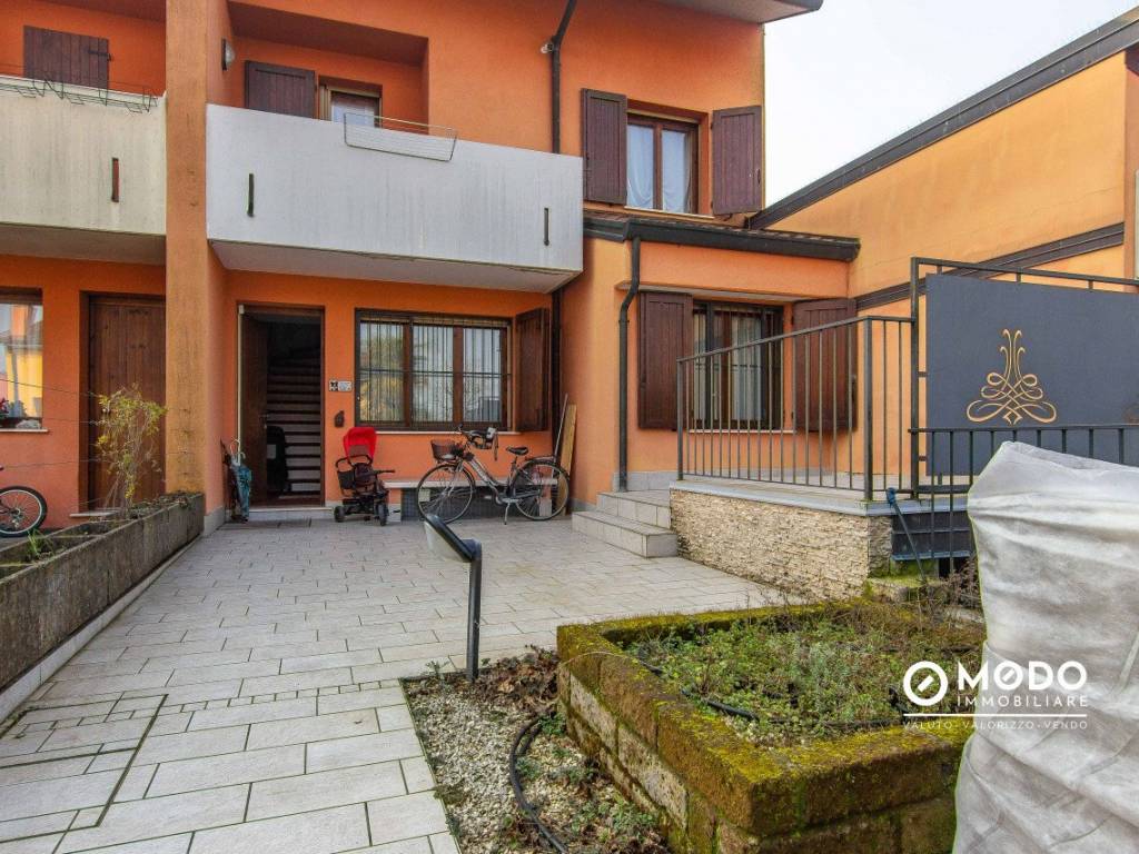 Villa a schiera 5 locali, ottimo stato, centro, monticello conte otto