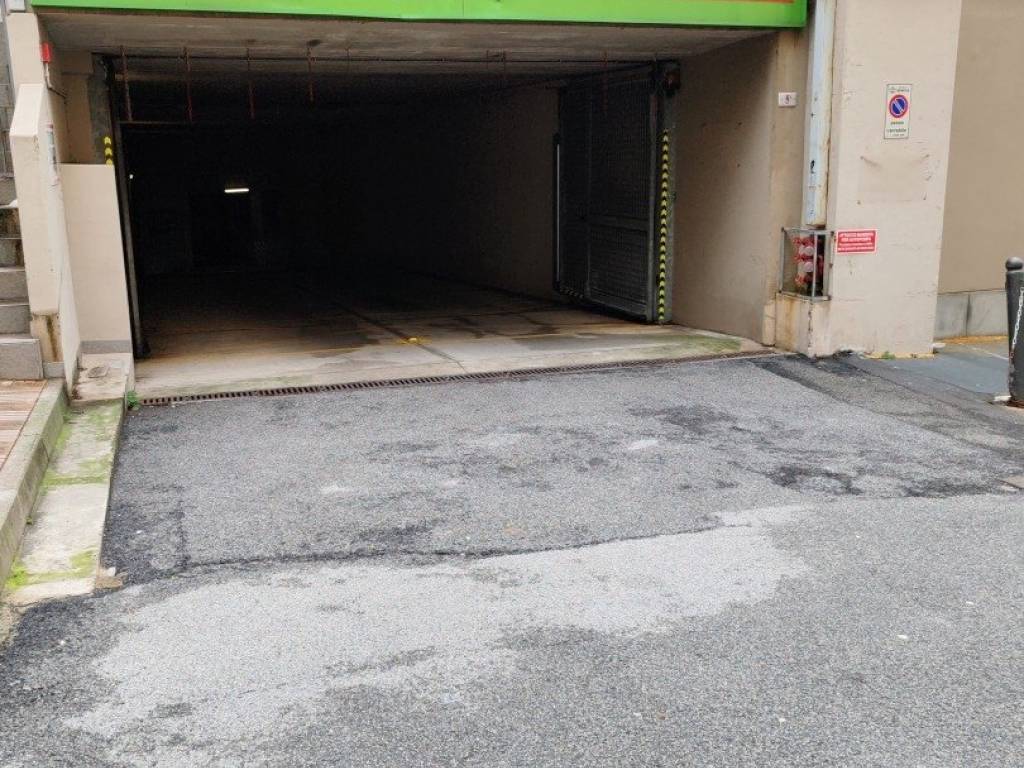 Garage - box piazza raffaele sopranis, dinegro, genova