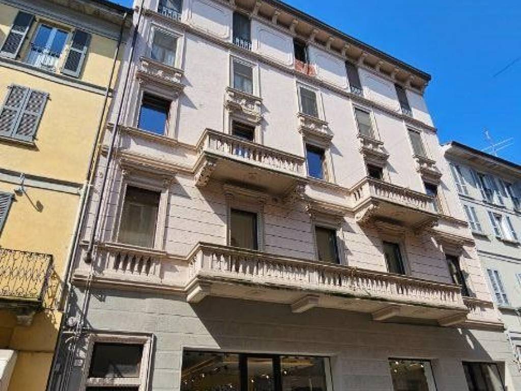 Trilocale corso strada nuova 26, centro storico, pavia