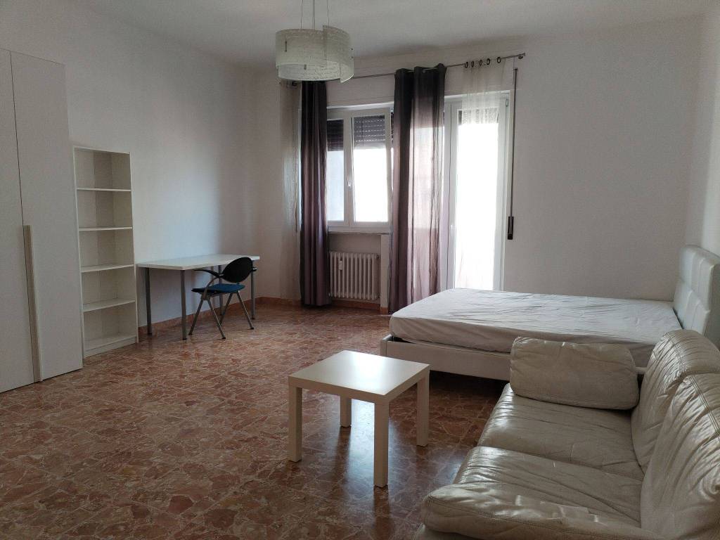 Stanza singola corso vittorio emanuele ii 15, pescara