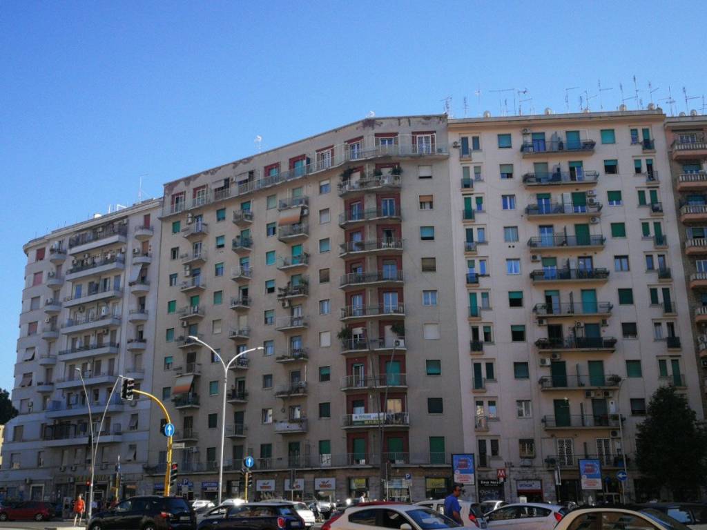 Stanza singola piazza di ponte lungo 11, roma
