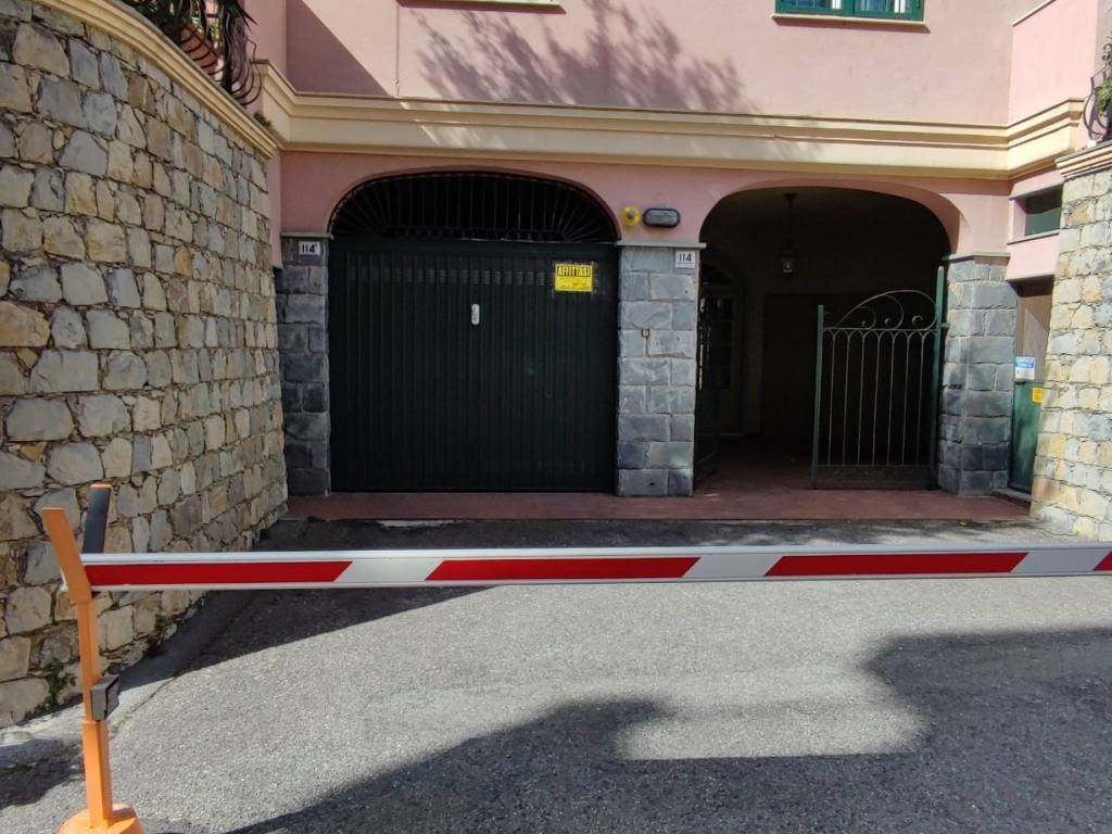 Posto auto - moto via angelo carrara, quarto, genova