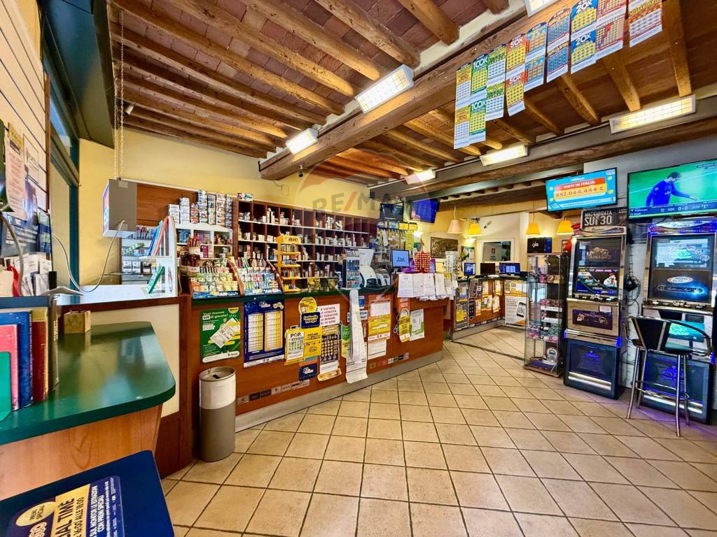 Attività commerciale via cavour 8, altopascio centro, altopascio