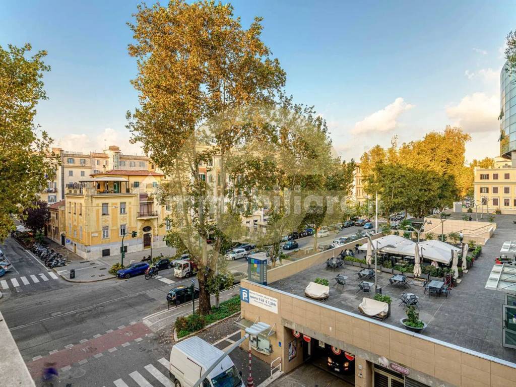 Vendita Appartamento Roma. Trilocale in via Tunisi San C.. Buono stato
