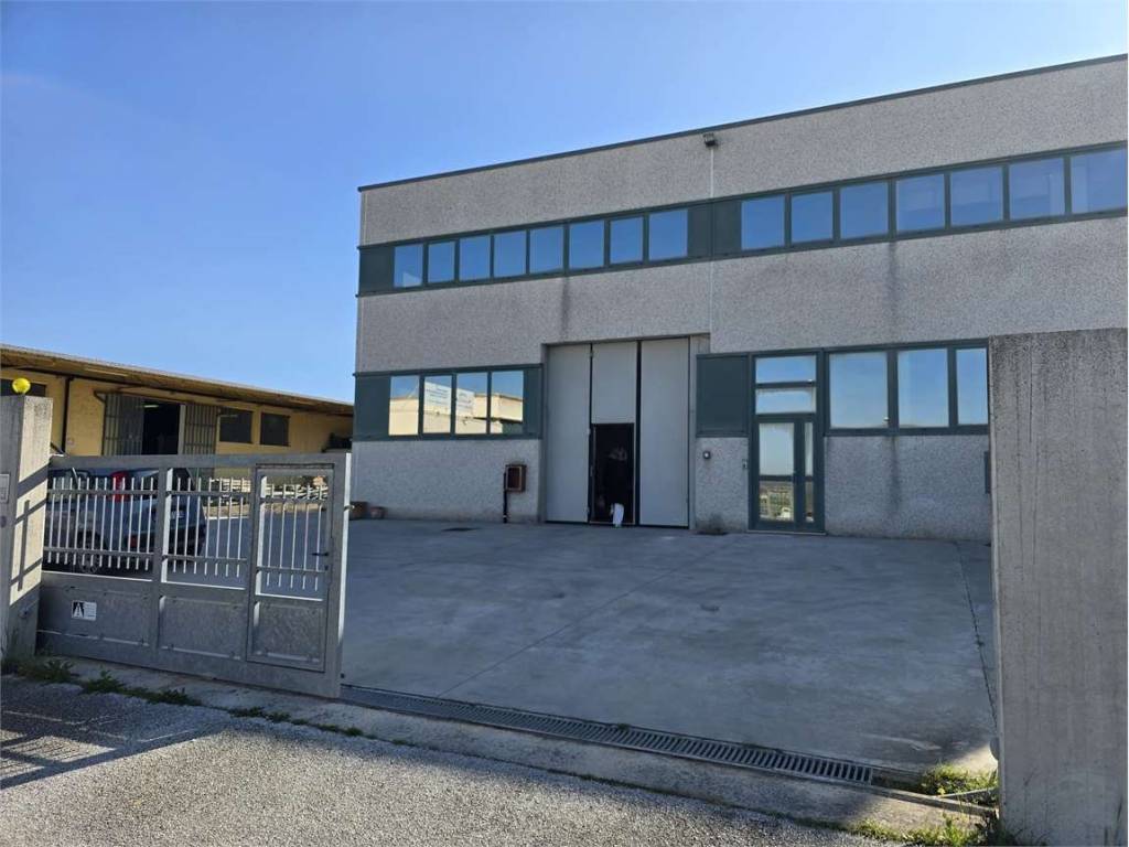 Capannone, centro, montefalco