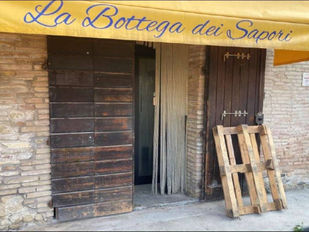 Locale commerciale corso giuseppe garibaldi snc - via del torrione  snc, sant'angelo in vado