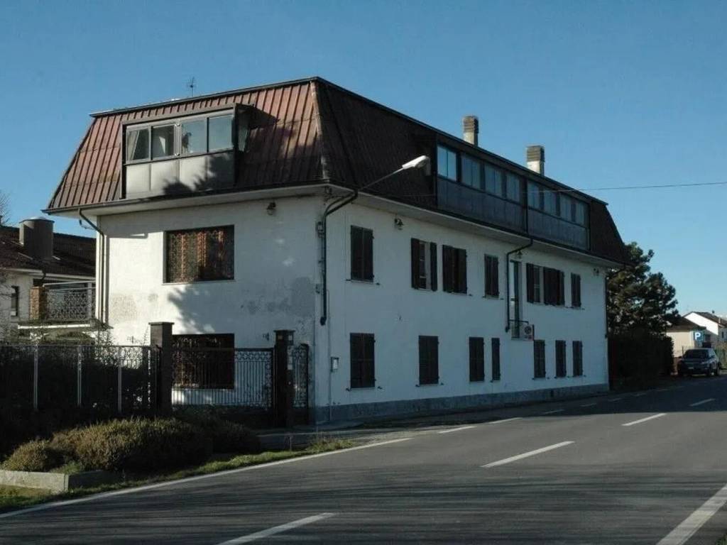 Palazzo - edificio via santhià, 80, alice castello