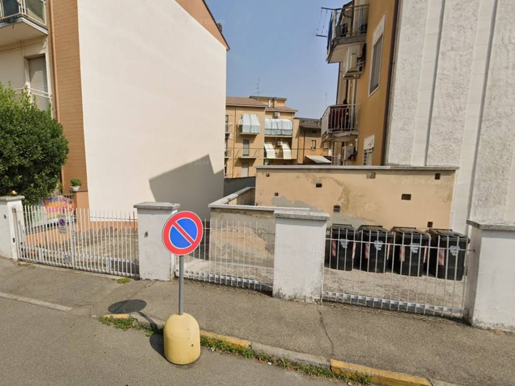 Garage - box via pier francesco passerini 39, baia del re, piacenza