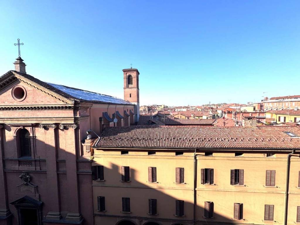 Quadrilocale via monte grappa, centro storico, bologna