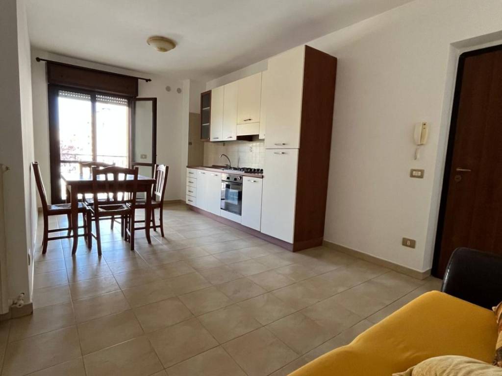 Trilocale via nilde iotti, centro, vibo valentia