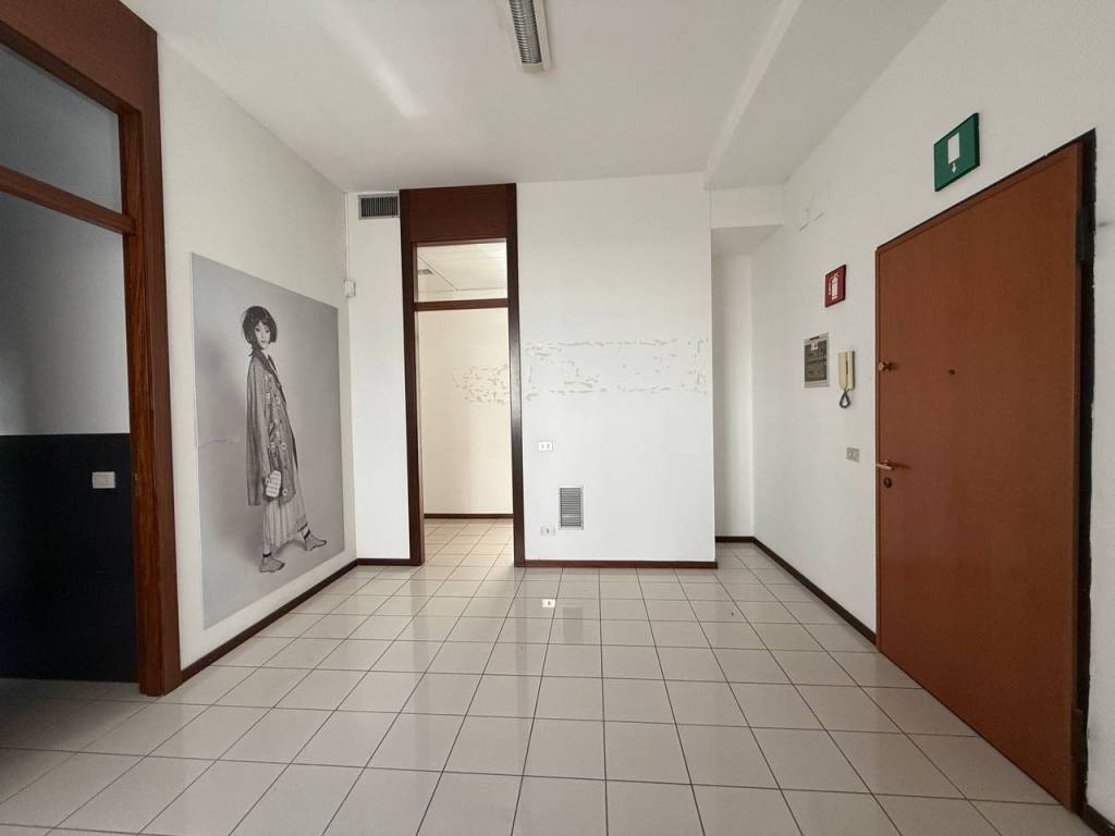 Ufficio - studio piazza giuseppe mazzini 7, mazzini, lecce