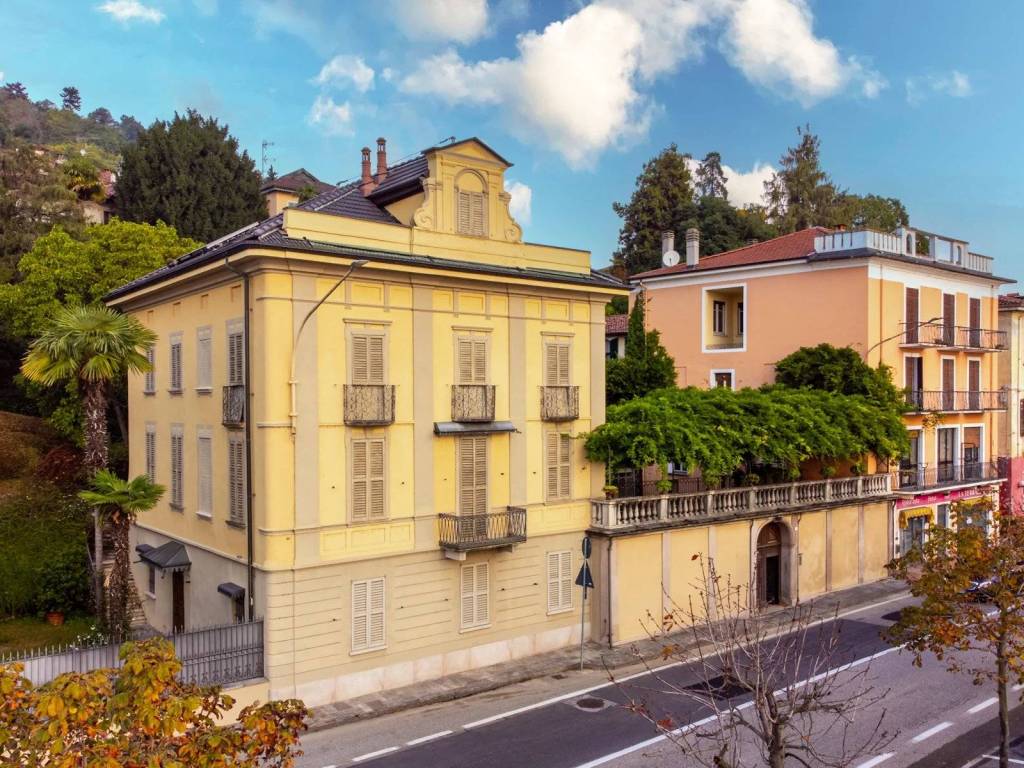 Locale commerciale via mazzini 81, belgirate