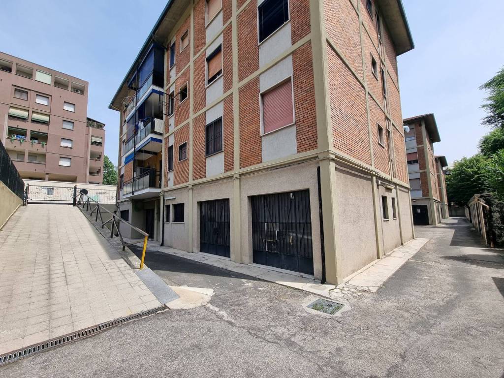 Magazzino - deposito via raffaele calzini 4, vialba, milano