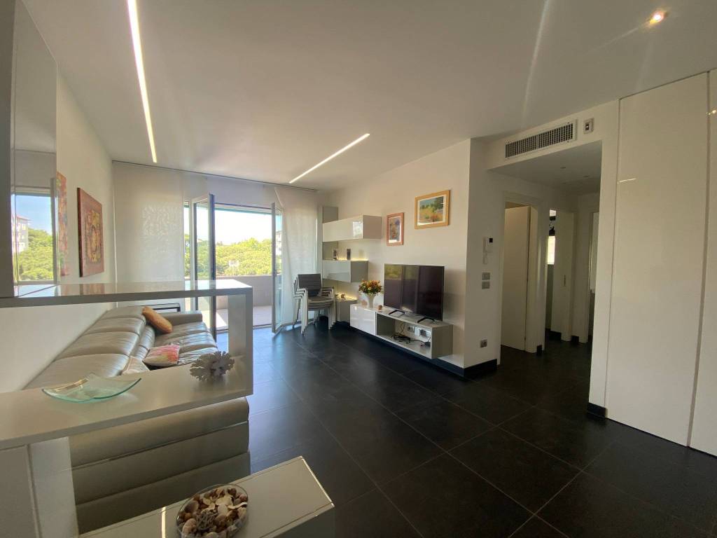 Trilocale viale maria ceccarini, centro, riccione