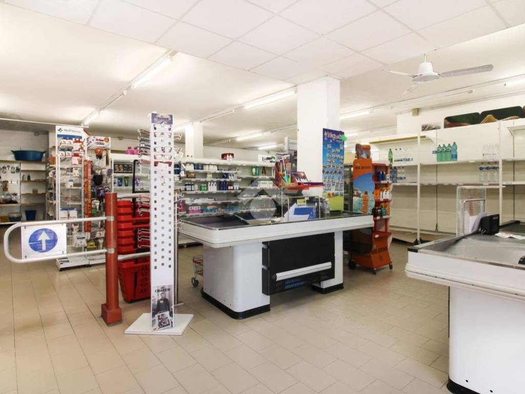 Attività commerciale via calabria 5, centro, alba adriatica