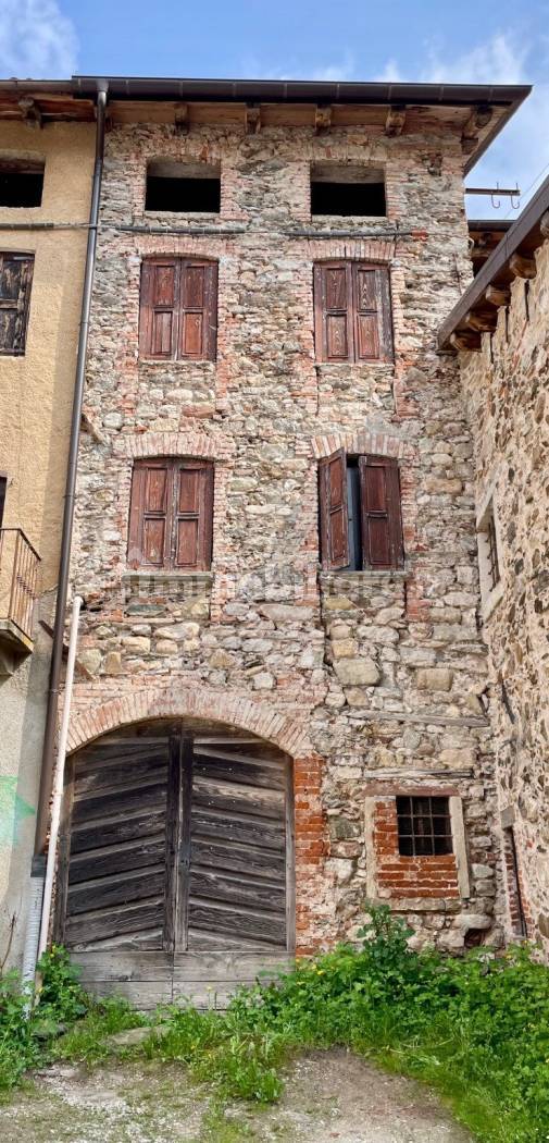 Casa indipendente in vendita a Valli del Pasubio