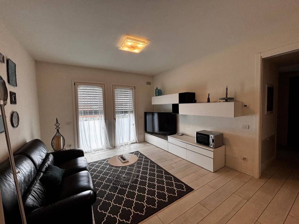 Trilocale viale camillo benso di cavour 38b, desenzano centro, desenzano del garda