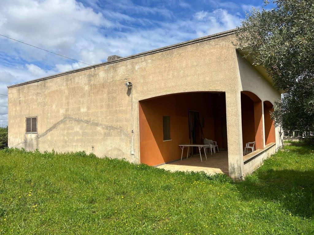Villa unifamiliare contrada fantese, campanile, fumarola, cavalleriza, ostuni
