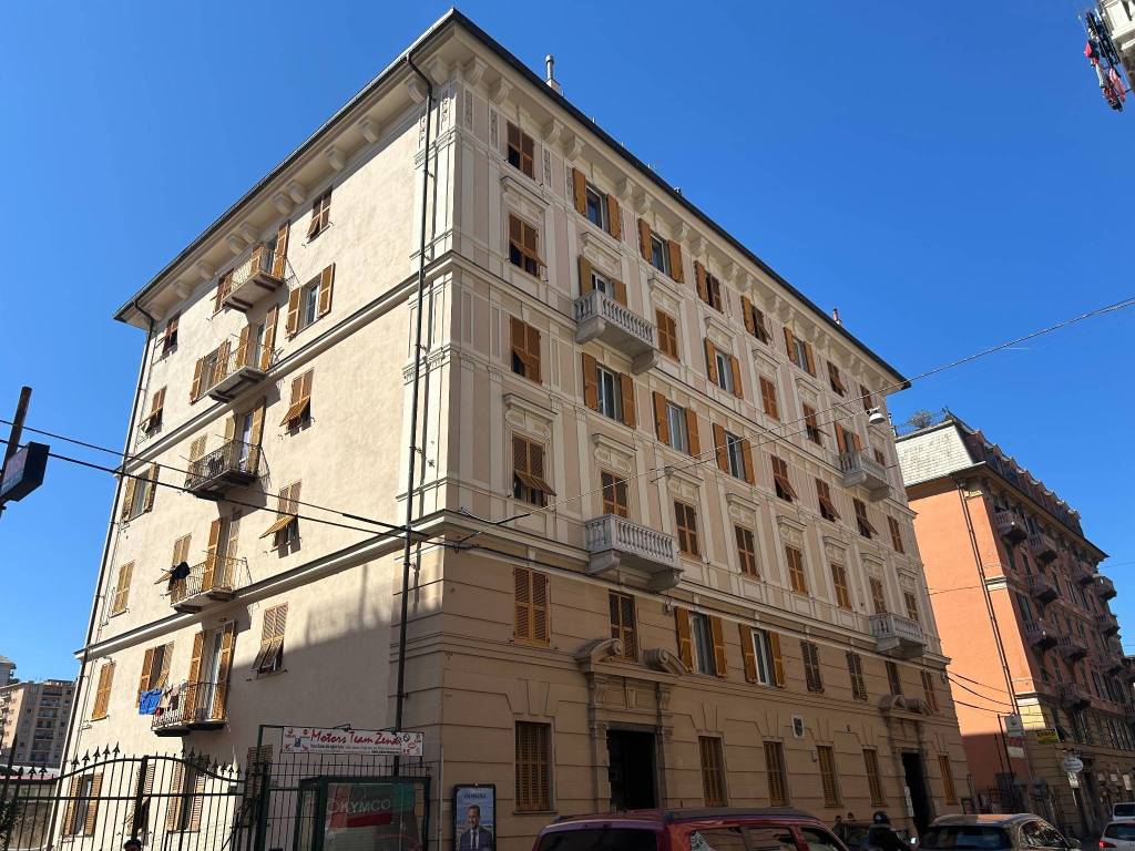 Trilocale via giovanni torti, san fruttuoso, genova