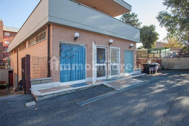 Palazzo - Edificio via della Verbena, Acilia, Roma