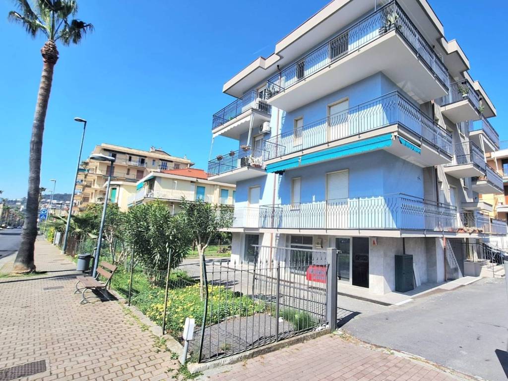Bilocale viale della repubblica, centro, pietra ligure