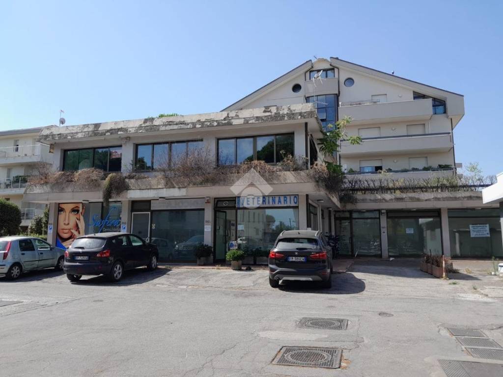 Locale commerciale viale xxiii settembre 1845 110, celle, rimini
