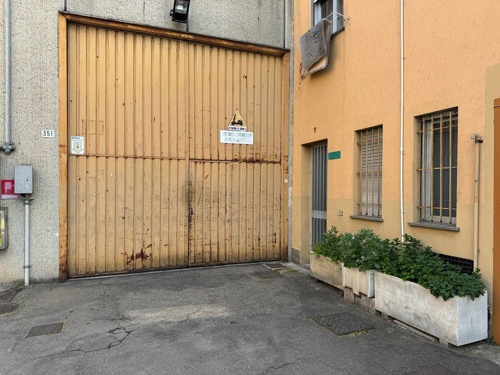 Capannone via luigi gazzotti, modena est, modena