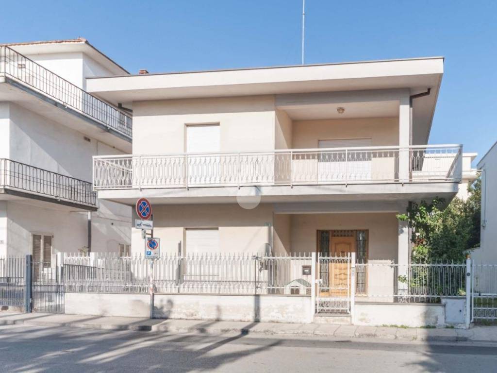 Trilocale via adriatica 14, centro, roseto degli abruzzi