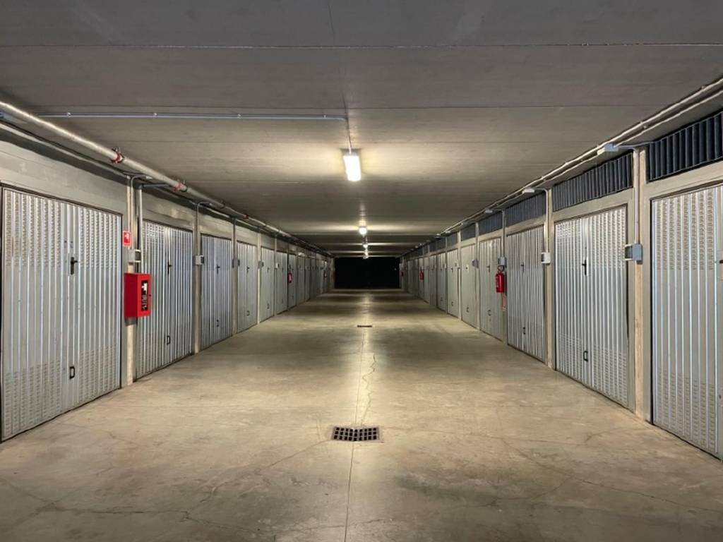 Garage - box all'asta via san vigilio,   28, milano