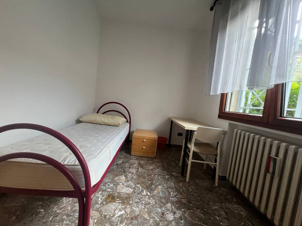 Stanza singola via oreste trebbi 7, bologna
