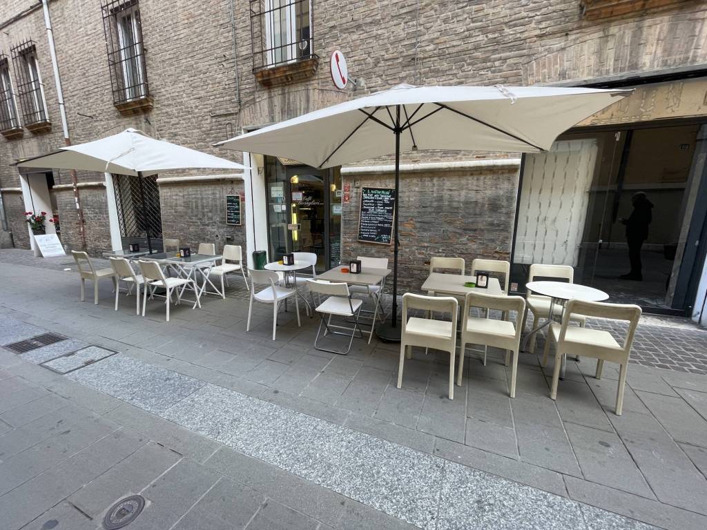 Locale commerciale via bersaglieri del po 56/a, centro storico, ferrara