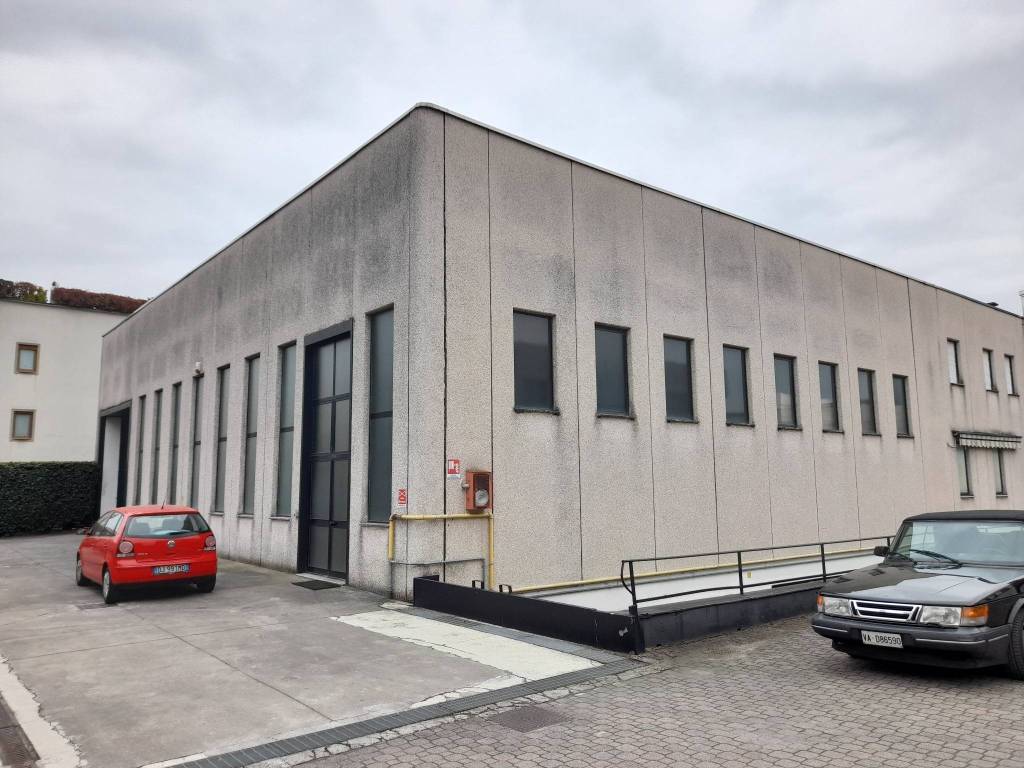 Capannone via amedeo avogadro, saronno