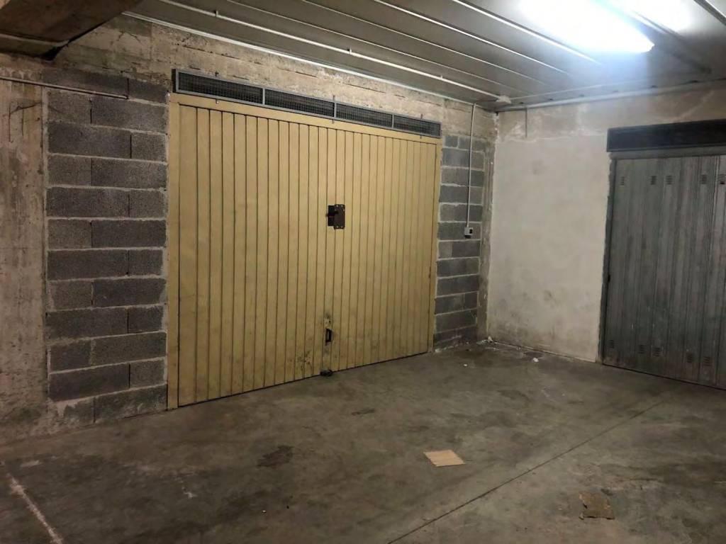Garage - box all'asta via rossini,   snc, rende