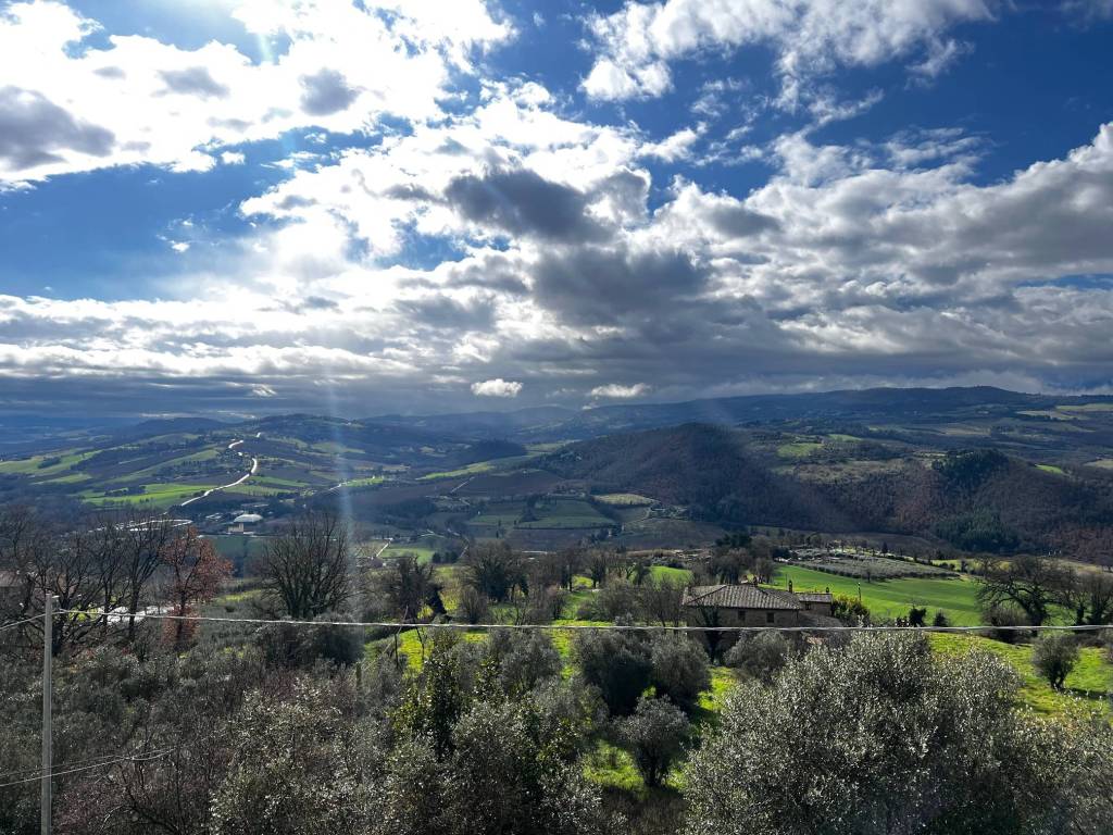 Trilocale località quadro, todi