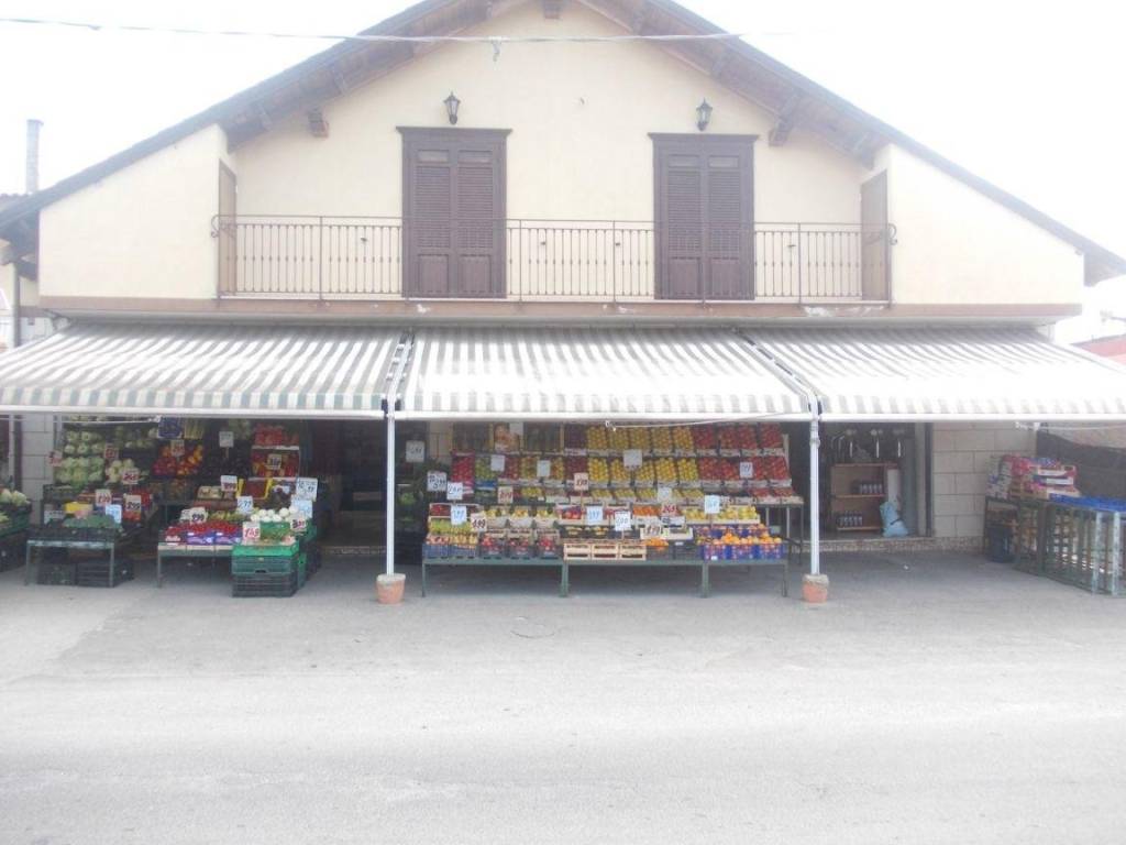 Locale commerciale via dino campana 105, quarto