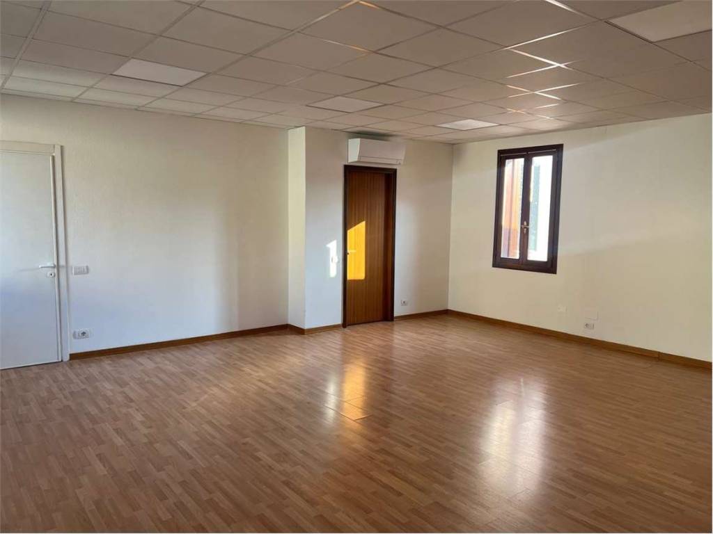 Ufficio - studio via partigiani , 14, centro, montebelluna