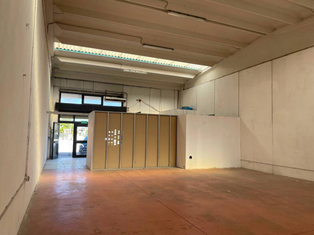 Capannone via dell'industria, monteprandone