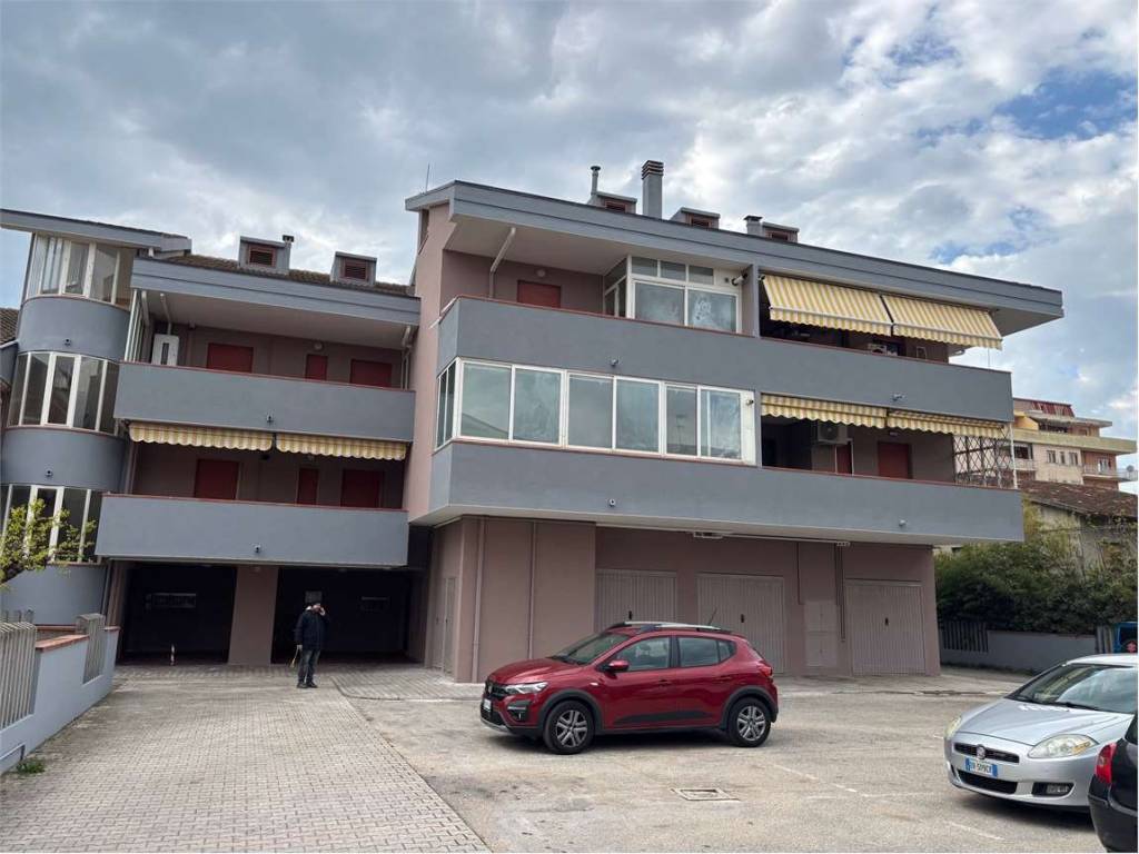 Bilocale via leopardi, 27, villa verrocchio, montesilvano