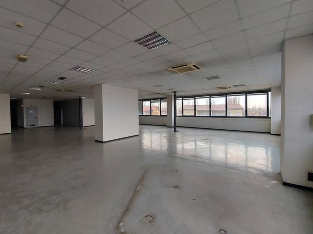 Studio all'asta via commercio,   40, cento