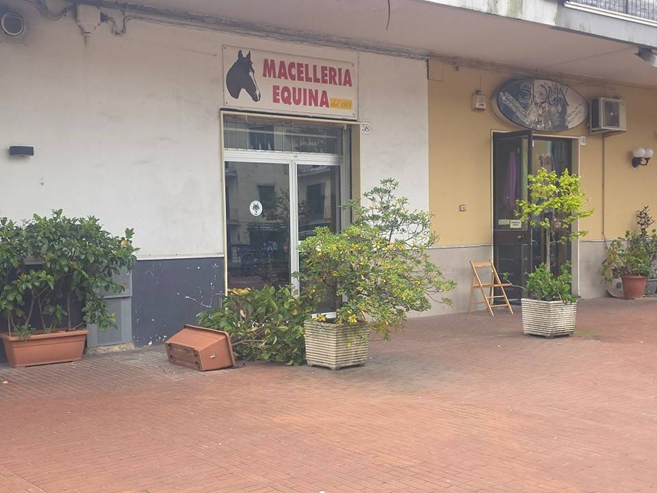 Locale commerciale via francesco crispi 52, centro, cava de' tirreni