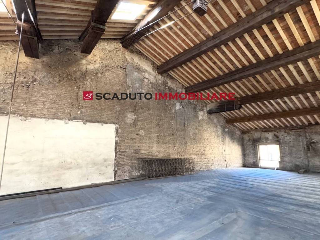 Stanza non arredata