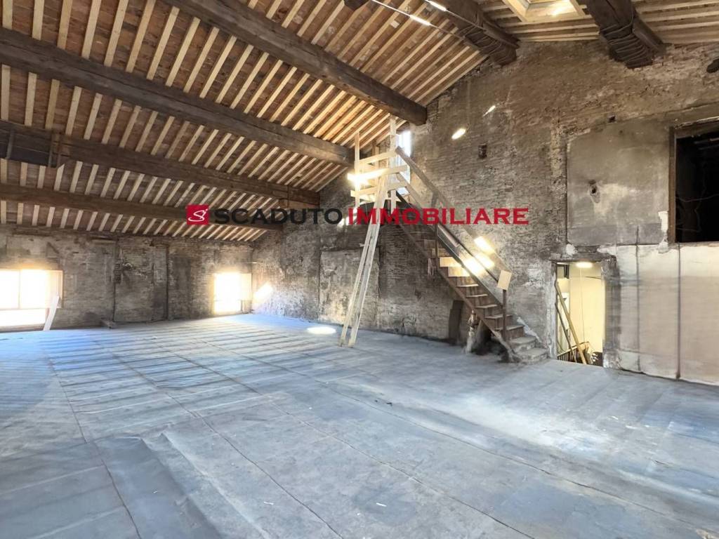 Stanza non arredata