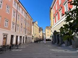Quadrilocale ottimo stato, quarto piano, città vecchia, trieste