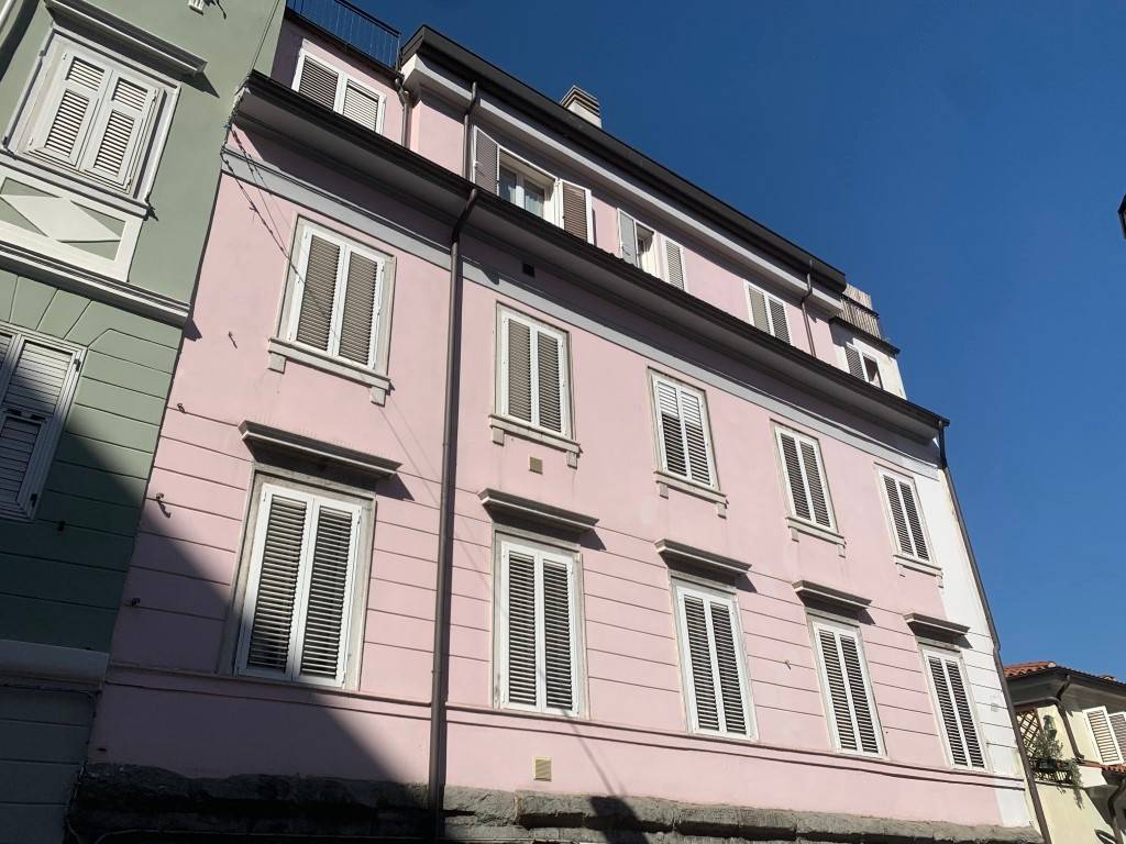 Trilocale via enrico toti 21, largo barriera - ospedale maggiore, trieste