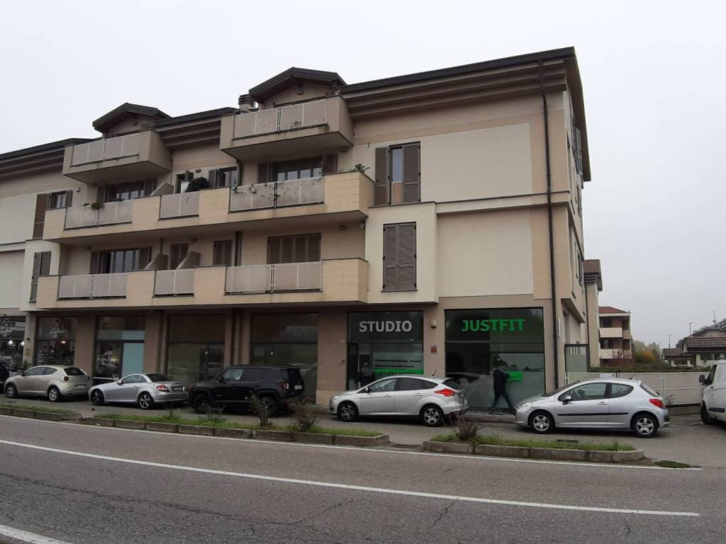 Locale commerciale via grazia deledda 2, desio