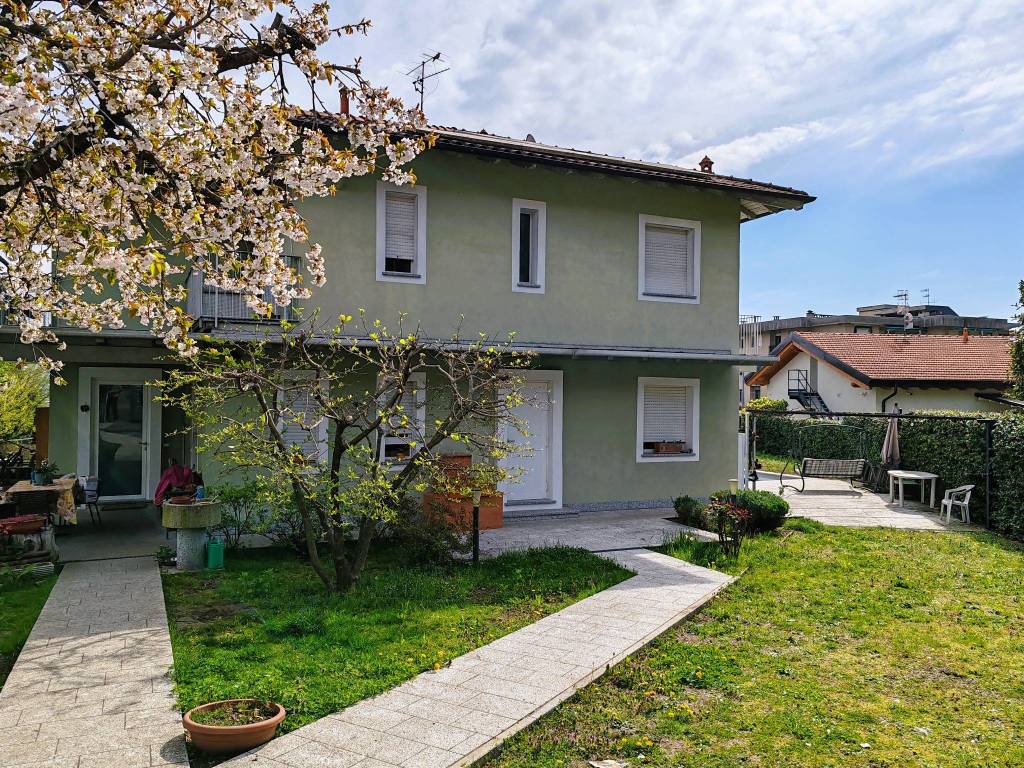 Quadrilocale via 17 martiri 31, centro, baveno