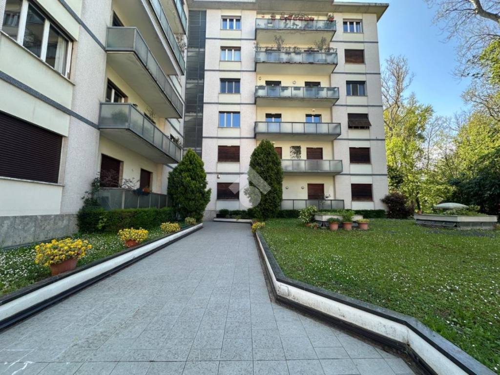 Trilocale via linati 5, centro storico, parma