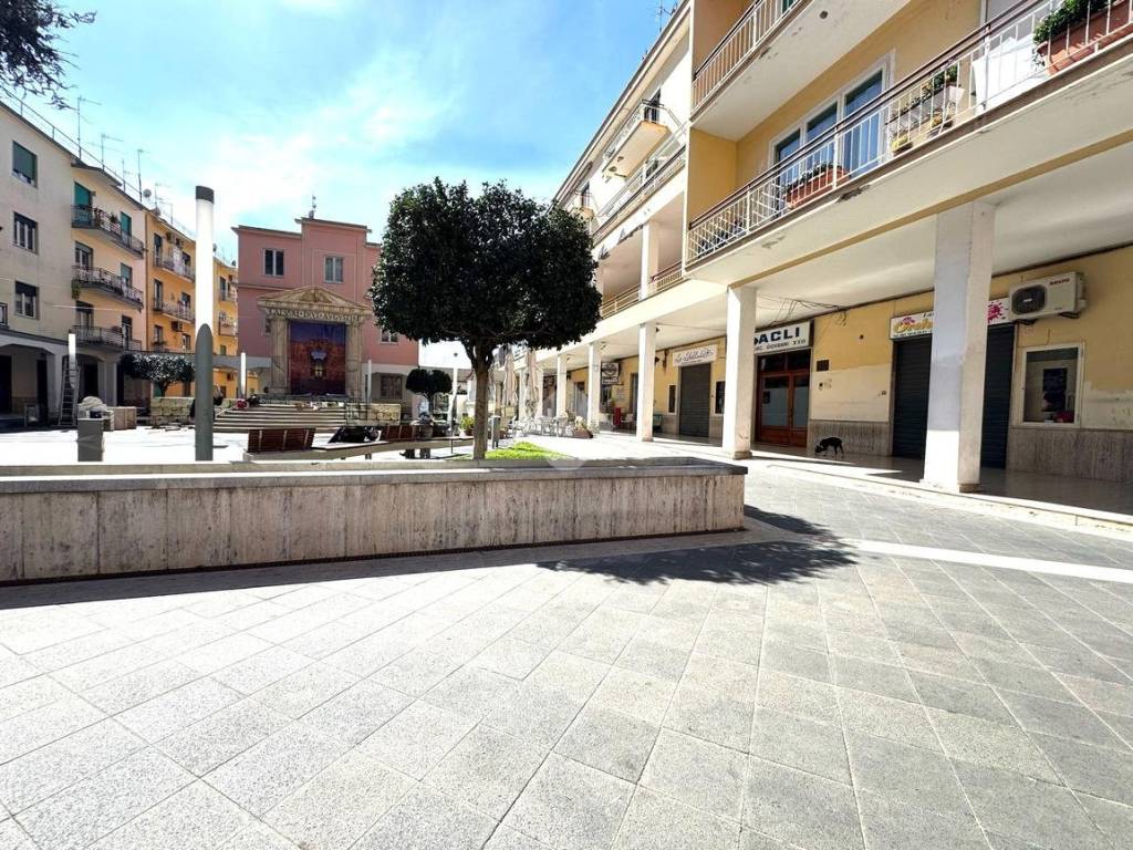 Garage - box piazza vittorio veneto 5, centro, meta