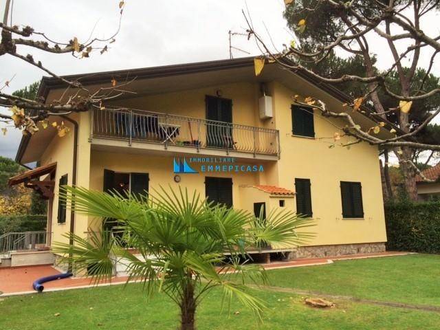 Villa a schiera via degli olmi,, ronchi - poveromo, massa