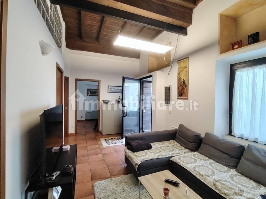Vendita Appartamento Corbetta. Trilocale in via Carlo Cattaneo. Buono ...
